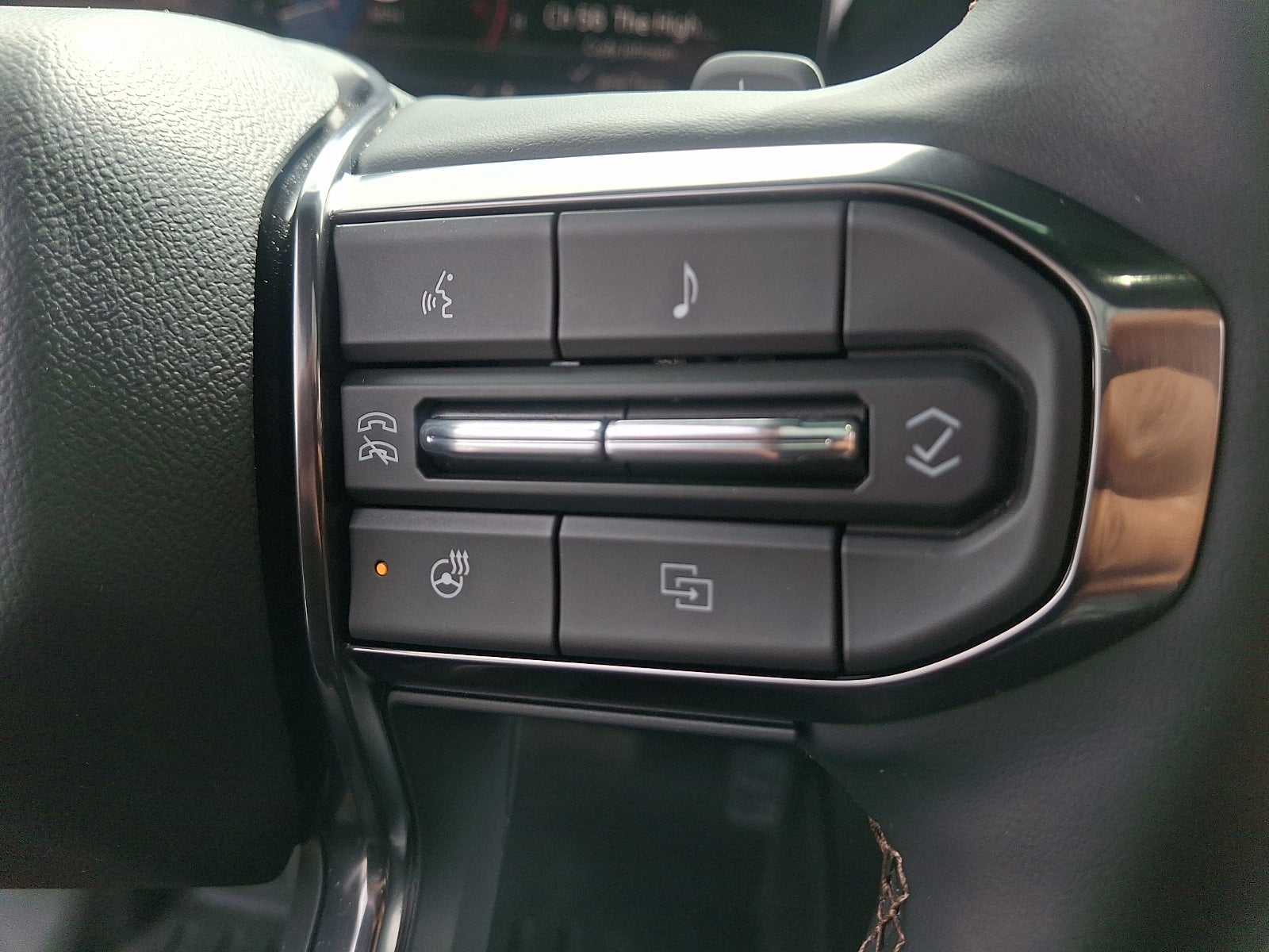 2025 GMC Acadia AT4