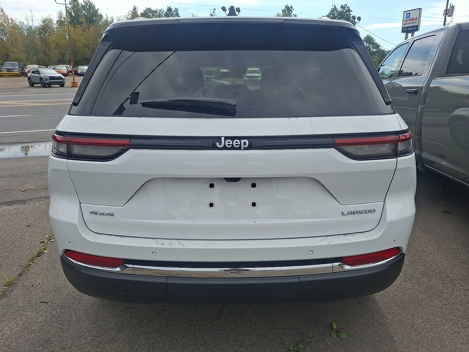 2027 Jeep Grand Cherokee GRAND CHEROKEE LAREDO X 4X4