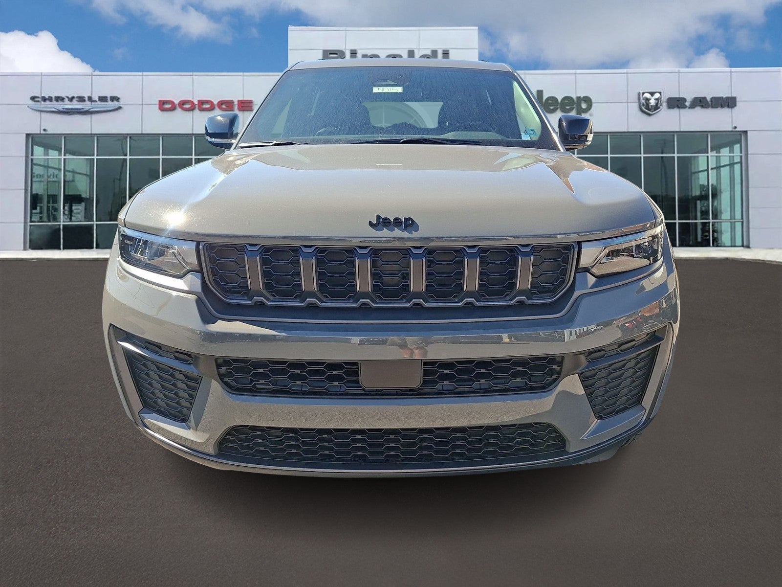 2027 Jeep Grand Cherokee GRAND CHEROKEE LAREDO ALTITUDE 4X4