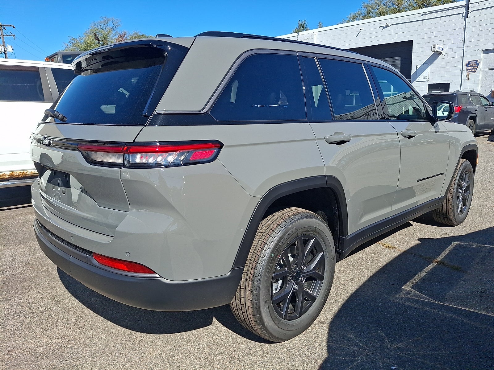 2027 Jeep Grand Cherokee GRAND CHEROKEE LAREDO ALTITUDE 4X4