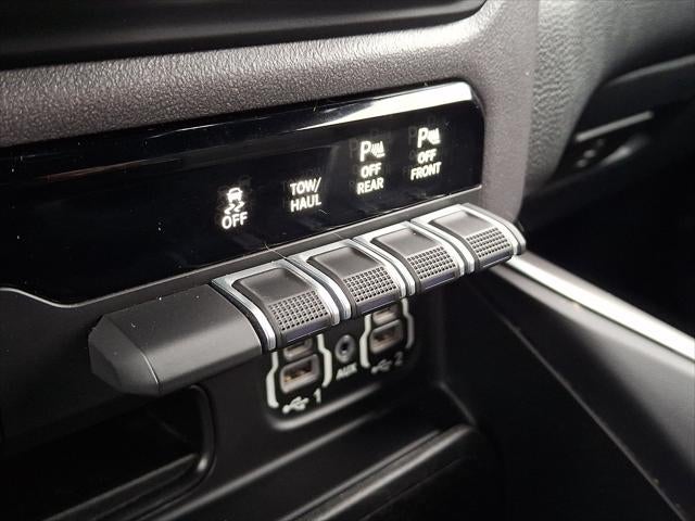 2021 RAM 1500 Big Horn Crew Cab 4x4 5'7' Box