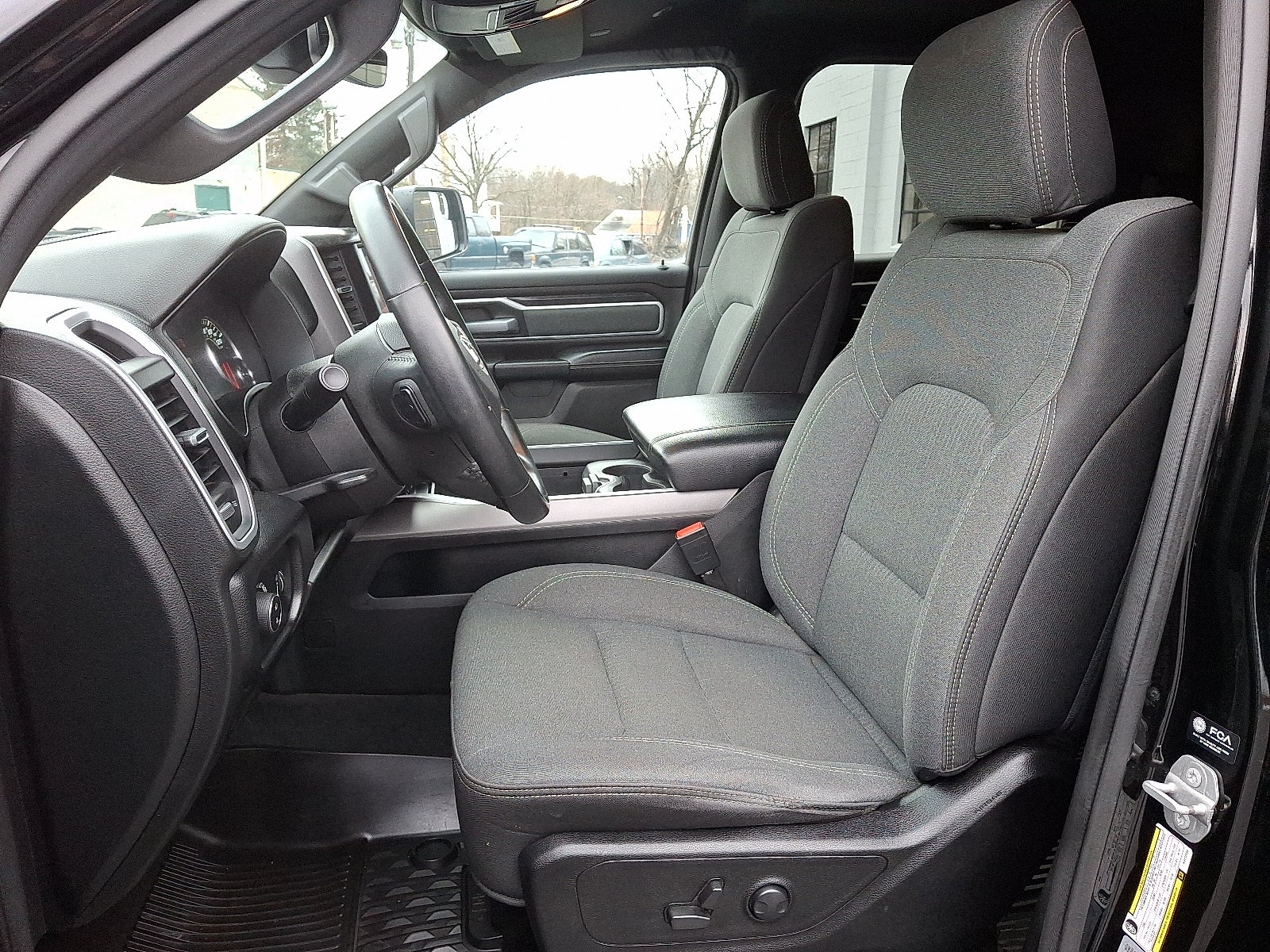 2022 RAM 1500 Big Horn Crew Cab 4x4 5'7' Box