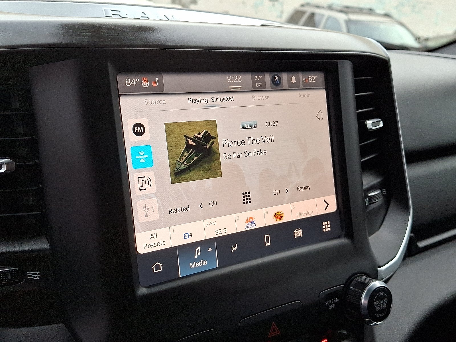 2022 RAM 1500 Big Horn Crew Cab 4x4 5'7' Box