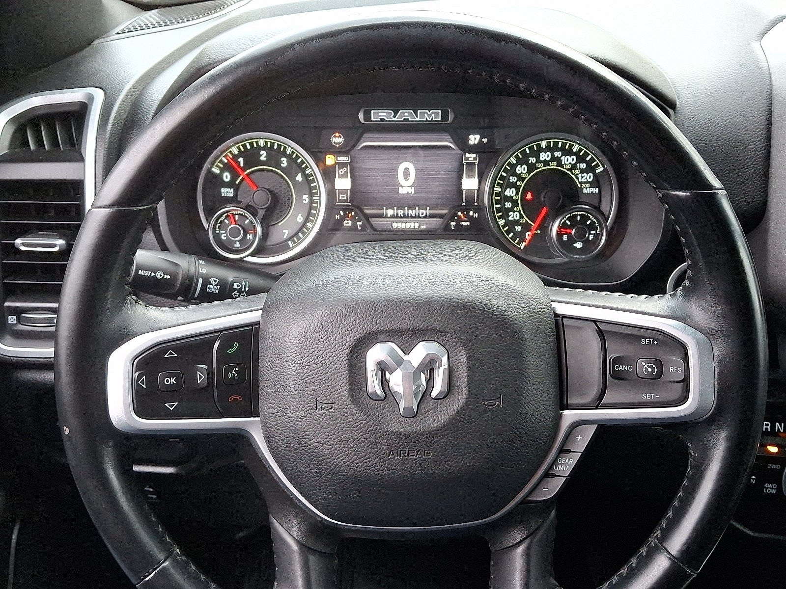 2022 RAM 1500 Big Horn Crew Cab 4x4 5'7' Box