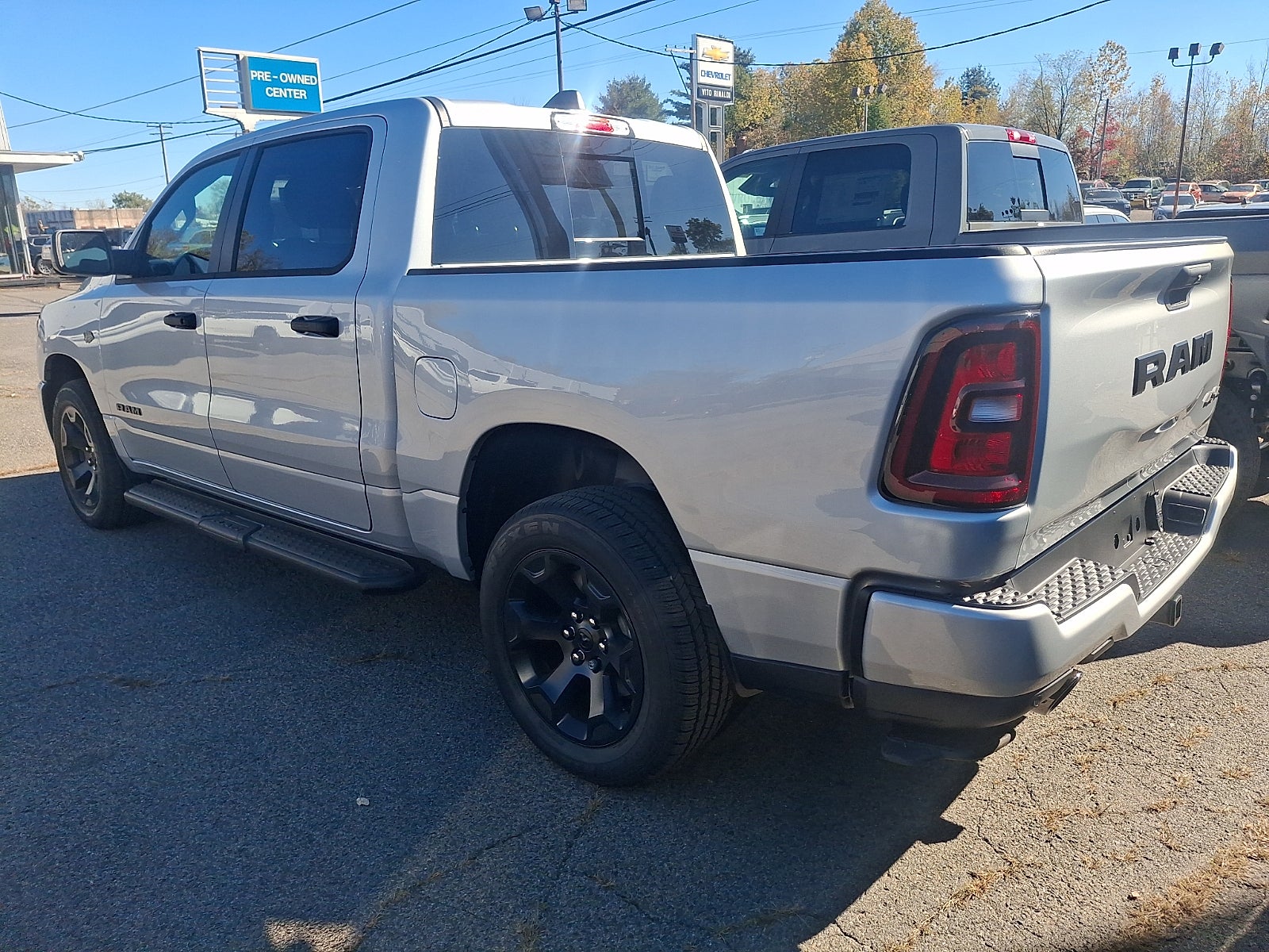 2027 RAM Ram 1500 RAM 1500 EXPRESS CREW CAB 4X4 5'7' BOX