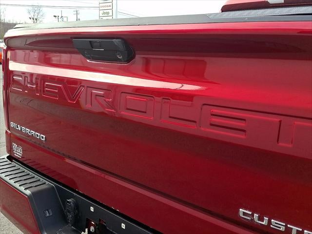 2021 Chevrolet Silverado 1500 4WD Crew Cab Short Bed Custom